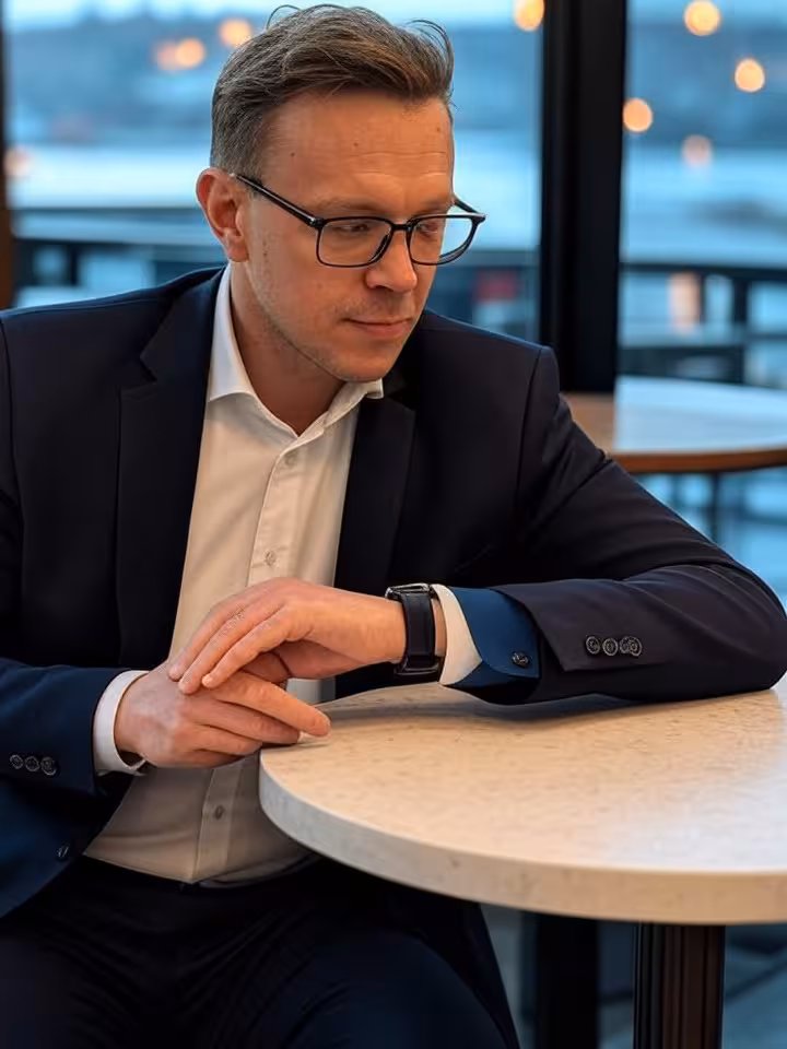 Sugar daddy čaká na stretnutie v reštaurácii pri Budatínskom hrade